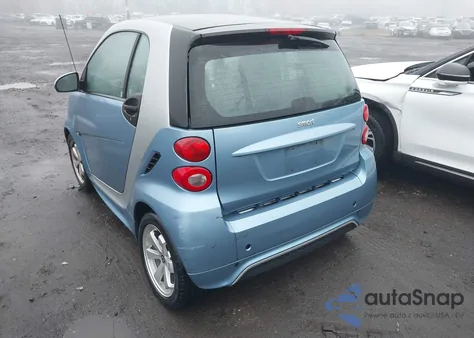 2013 Smart Fortwo Passion z USA, uszkodzony, nr VIN WMEEJ3BA7DK650112